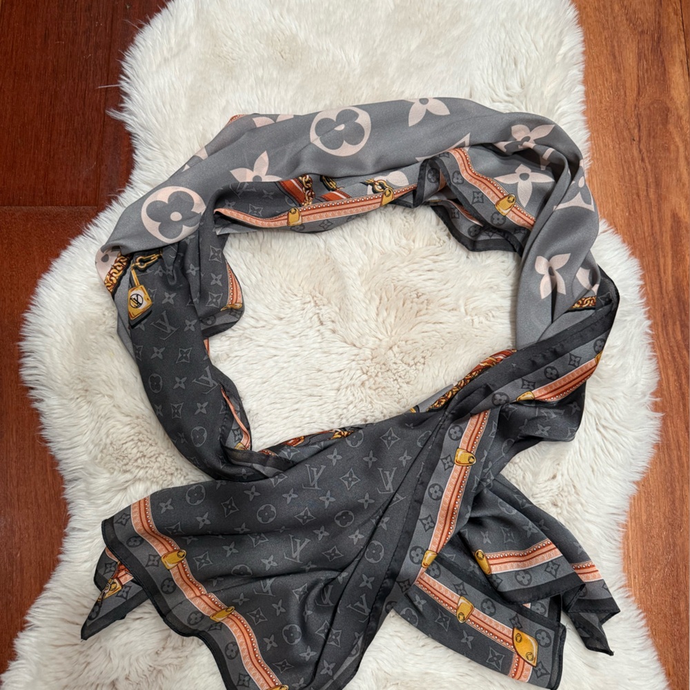 Louis Vuitton extra large Silk ,Gray and Orange Monogram Scarf,New - Picture 2 of 5